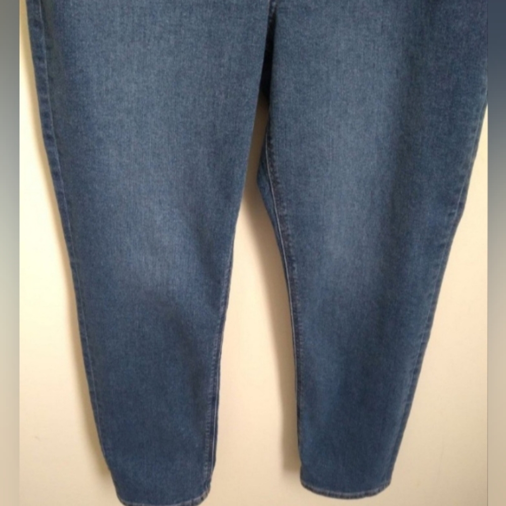 American Eagle womens size 8 hi rise mom jeans - Picture 3 of 9